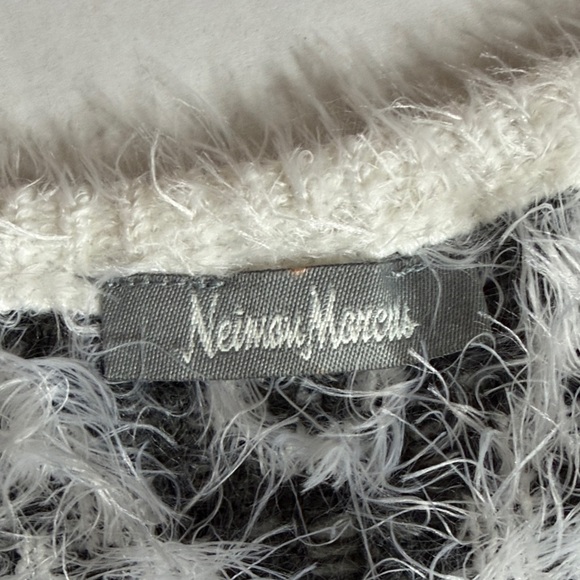 Neiman Marcus Sweater Size Small - Picture 7 of 11